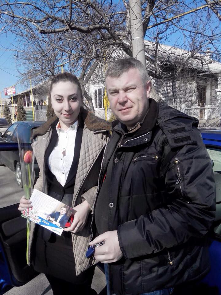 8 Марта «Наша Партия» подарила 30 тыс. тюльпанов, мэрцишоров и открыток