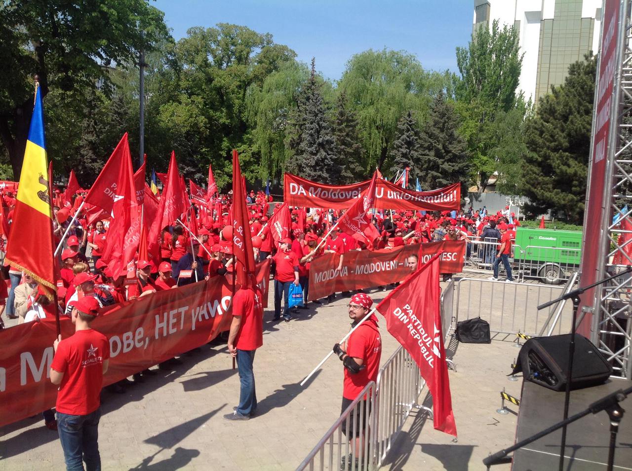 Социалисты 1 Мая: особый статус русскому языку и палаточный городок в центре Кишинева