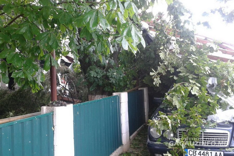 Непогода в Чишмикиой: штормовой ветер снес крышу местного лицея