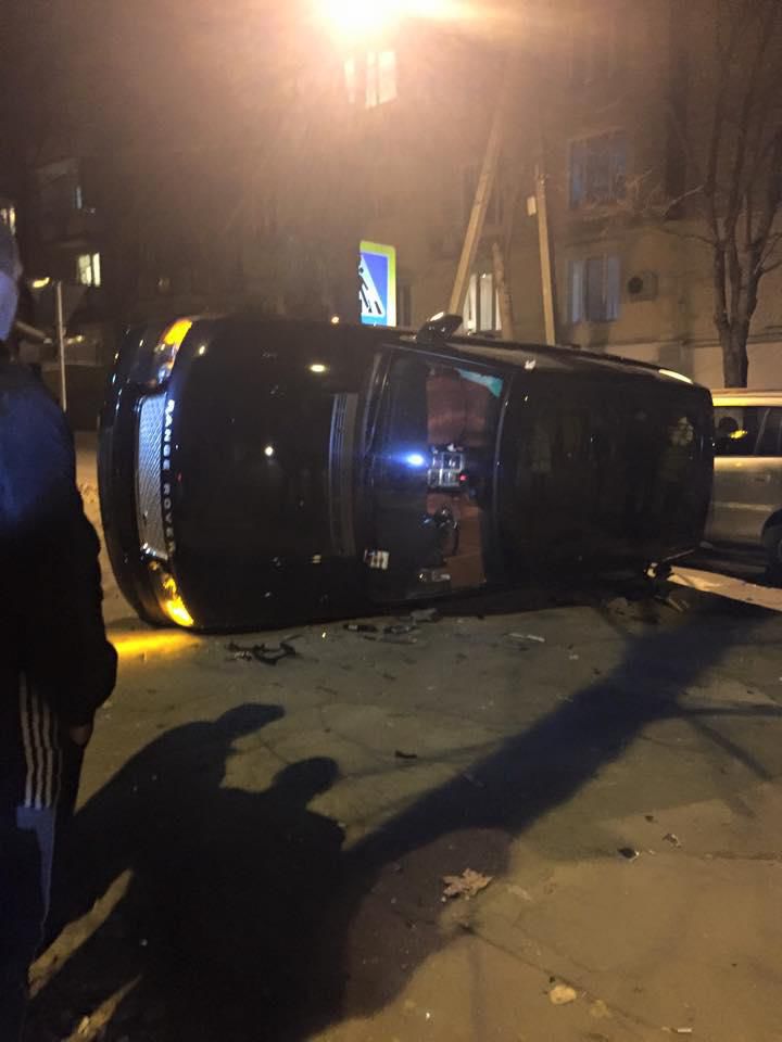 Un Range Rover s-a răsturnat în centrul capitalei