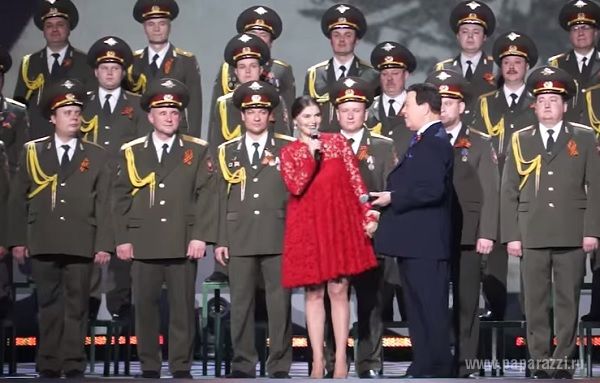 Алина Кабаева впервые за долгое время появилась на публике