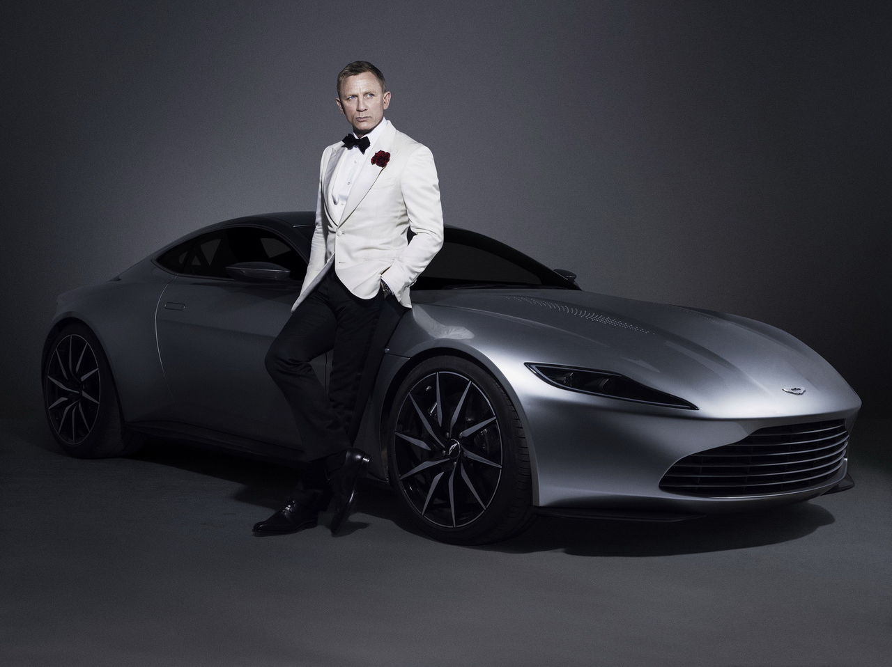 Aston Martin Джеймса Бонда продадут на аукционе