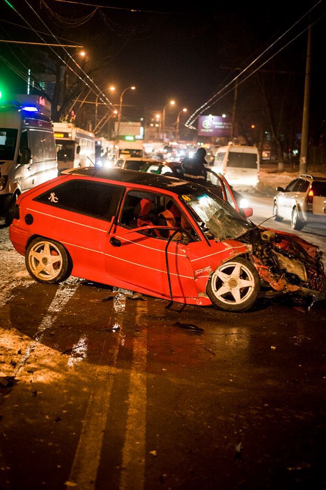 Два автомобиля столкнулись на Телецентре