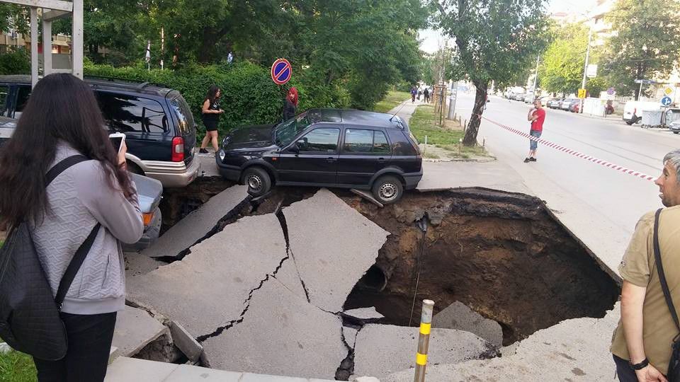 Un crater imens s-a format în capitala Bulgariei