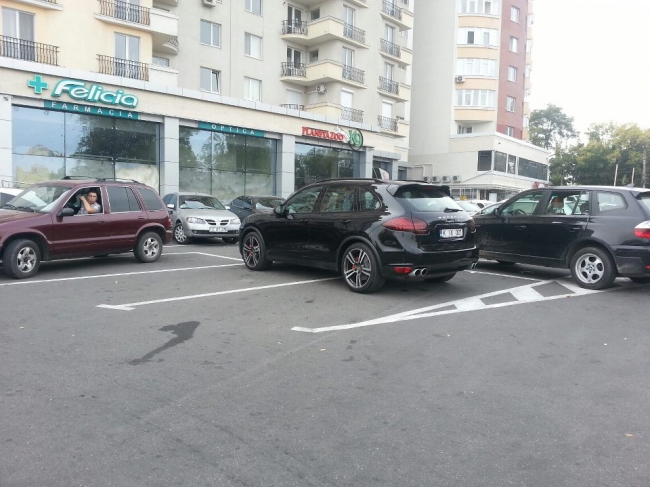 Soferul Porsche-ului nu e la prima „gafa”