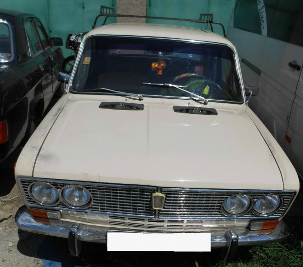 Trei tineri au furat un automobil de model „Vaz”, în valoare de 20.000 de lei