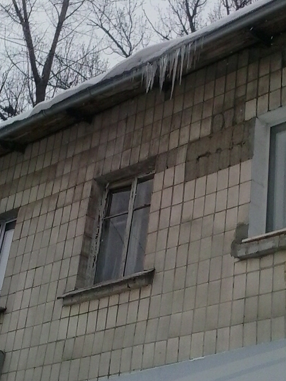 Ледяная атака: в Кишинёве падают сосульки