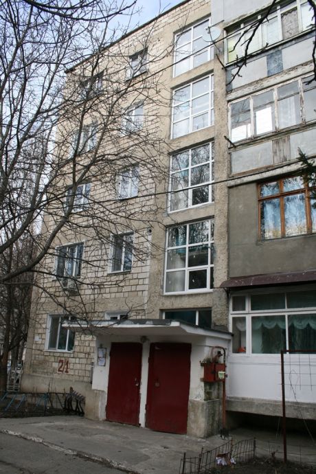 Geamuri noi în peste 140 de blocuri locative din Chişinău