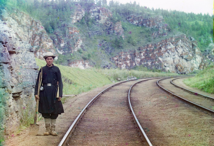 трудно поверить, что этим фотографиям уже более ста лет