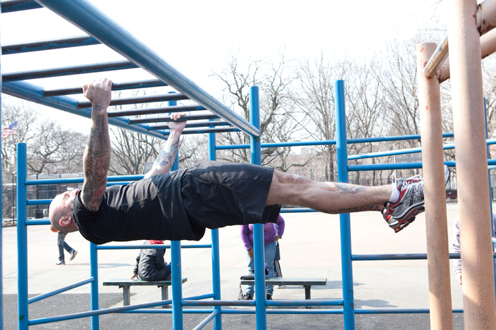 задний вис, street workout
