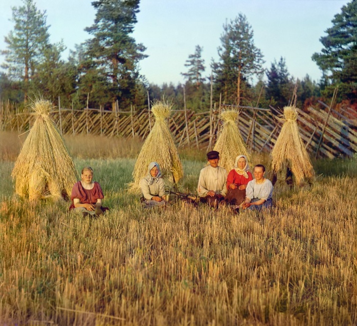 что этим фотографиям уже более ста лет, трудно поверить