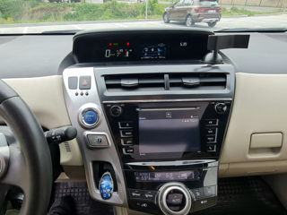 Toyota Prius v foto 7