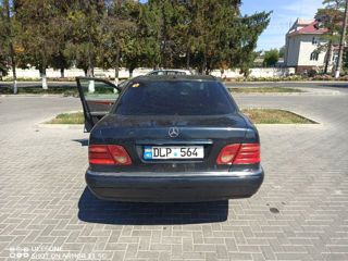 Mercedes E-Class foto 2