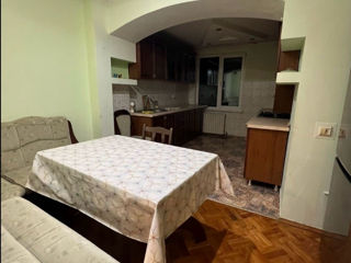 Apartament cu 2 camere, 65 m², Botanica, Chișinău foto 2