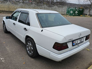 Mercedes Series (W124) foto 2