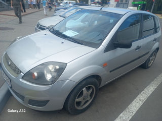 Ford Fiesta foto 2