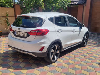 Ford Fiesta foto 3