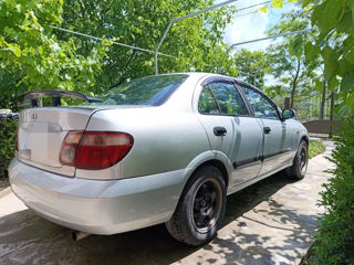 Nissan Almera foto 4