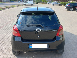 Toyota Yaris foto 2