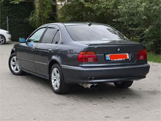 BMW 5 Series foto 4