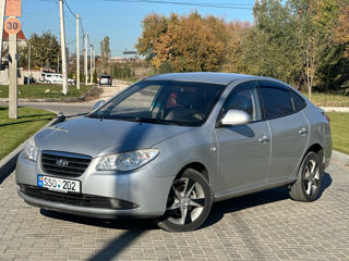 Hyundai Elantra foto 2