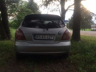 Nissan Almera foto 5