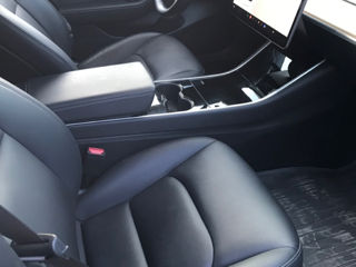 Tesla Model 3 foto 6