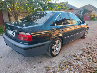 BMW 5 Series foto 4