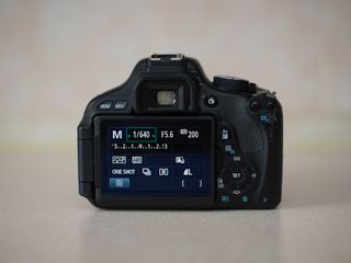 Canon 600D Kit (5000 cadre) foto 3