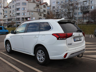 Mitsubishi Outlander foto 2