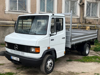 Mercedes 711D foto 3