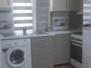 Apartament cu 3 camere, 100 m², Centru, Brînzenii Vechi, Telenești foto 3