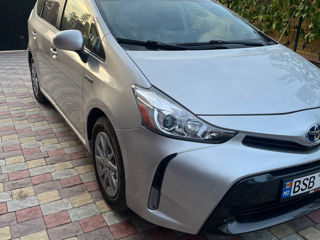 Toyota Prius v foto 1