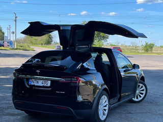 Tesla Model X foto 1