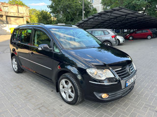 Volkswagen Touran foto 2