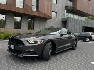 Ford Mustang foto 2