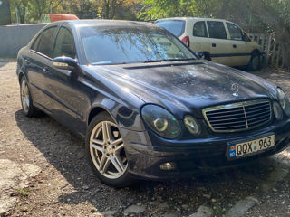 Mercedes E-Class foto 1