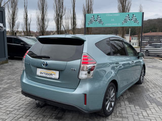 Toyota Prius v foto 3