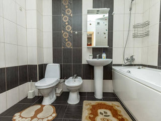 Apartament cu 2 camere, 72 m², Buiucani, Chișinău foto 3