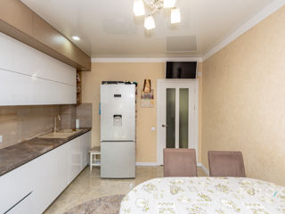 Apartament cu 3 camere, 89 m², Buiucani, Chișinău foto 2