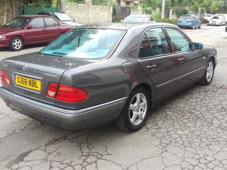 Mercedes E Class foto 2