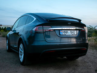 Tesla Model X foto 8