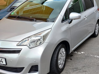 Toyota Verso-S foto 2