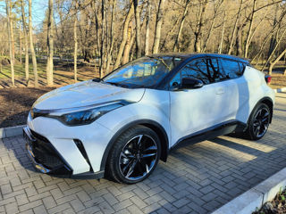 Toyota C-HR foto 2