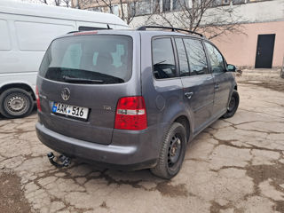 Volkswagen Touran foto 6