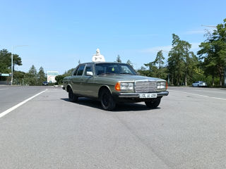 Mercedes Series (W123) foto 1