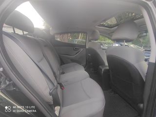 Hyundai Elantra foto 10