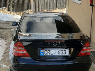 Mercedes C-Class foto 2