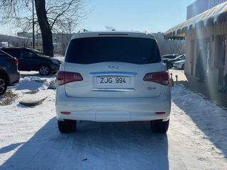 Infiniti QX56 foto 10