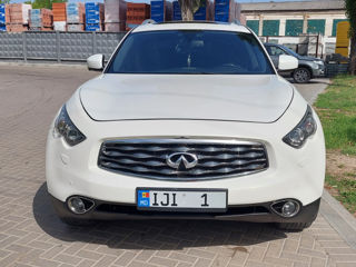 Infiniti QX70 foto 2